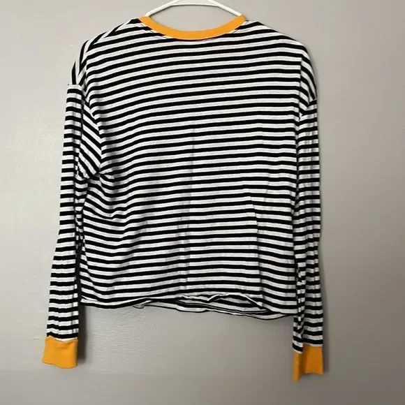 Divided H&M. Black & white cropped cotton shirt with mustard collar and sleeves. - Picture 2 of 6